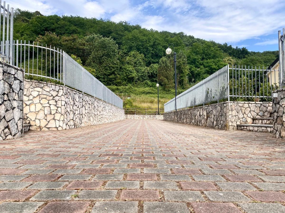 Le Village Sarzana Zewnętrze zdjęcie